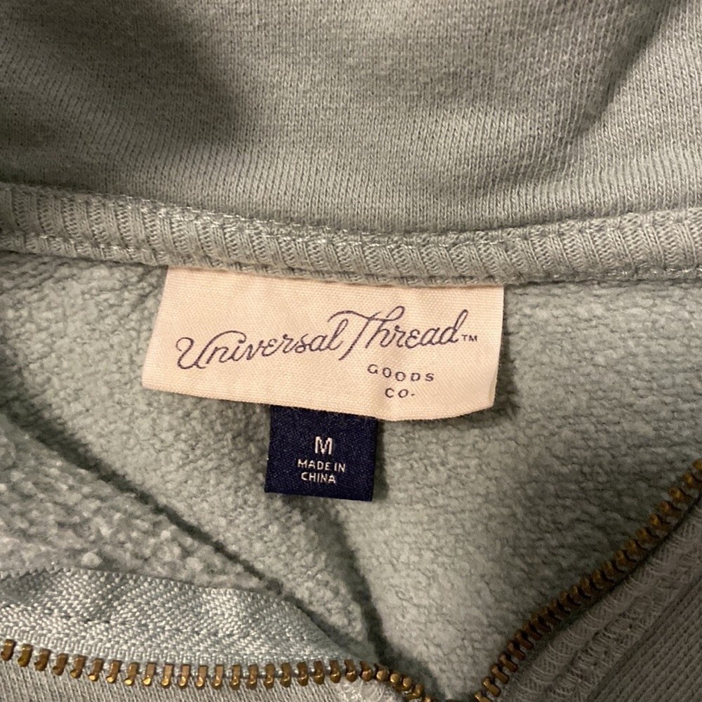 Universal Thread. Size M. - Picture 3 of 3